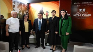 Antalya Kitap Fuarına öğrencilerden yoğun ilgi