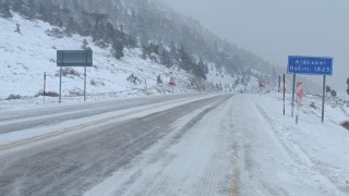 Antalyada 1825 rakımlı Alacabele mevsimin ilk karı düştü