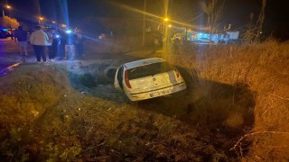 Antalyada iki otomobil kavşakta çarpıştı: 3 yaralı