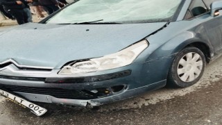 Antalyada otomobil ve motosiklet çarpıştı: Anne ve 3 çocuğu yaralandı