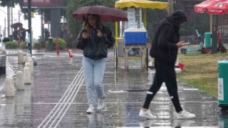 Antalyada turuncu kod uyarısı: 6 ilçede taşımalı eğitime yarın bir gün ara verildi