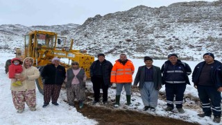 Antalyada yaylada kardan mahsur kalan vatandaşlar büyükşehir ekipleri tarafından kurtarıldı