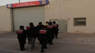 Aranan şahıslar aynı evde yakalandı
