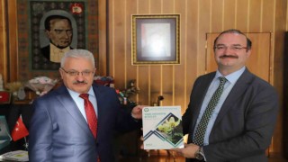 Artvin Çoruh Üniversitesi Rektörü Bilginden Rektör Hacımüftüoğluna ziyaret