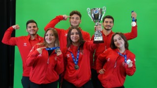 Atinada Ege Üniversiteli sporcuların rüzgârı esti