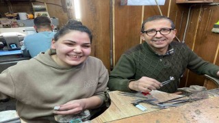 Aydının tek kadın kuyumcusu çıraklığını başarı ile tamamladı