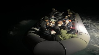 Ayvalık açıklarında 40 düzensiz göçmen yakalandı