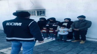 Ayvalıkta 8 düzensiz göçmen ve 2 organizatör yakalandı