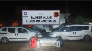 Ayvalıkta jandarma 3 insan kaçakçısı, 1 düzensiz göçmen yakaladı