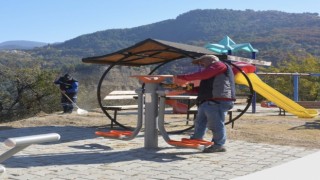 Babadağda parklar çocuklar için güvenli ve eğlenceli alanlara dönüşüyor