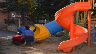Babadağda parklarda yenileme çalışmaları devam ediyor