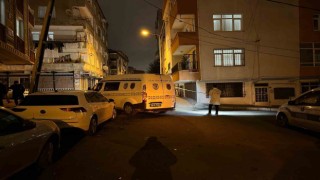 Bağcılarda izinsiz gösteri yapan grup polise taşla saldırdı