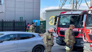 Bahçelievlerde okulun dış cephesi alev alev yandı