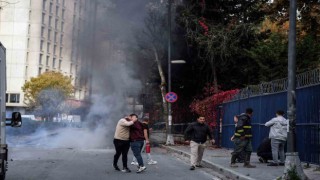 Bahçelievlerde seyir halinde olan kamyonet bir anda alev topuna döndü