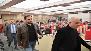Bahçelinin ismi kaldırıldı, MHP ve AK Parti grubu meclisi terk etti