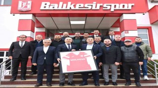 Balıkesir Büyükşehir Belediye Başkanı Ahmet Akın, Balıkesirspor Kulübünü ziyaret etti
