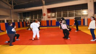 Balıkesirde kadınlar, judo eğitimlerine başladı