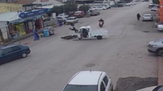 Balıkesirde motosiklet üç tekerlekli motorlu bisikletle çarpıştı: 2 yaralı