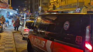 Bartında eğlence mekanı önünde bıçaklı kavga : 1 yaralı