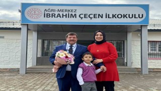 Başarılarla dolu 45 yıllık öğretmenlik hayatına, önlüğünü kızına devrederek veda etti