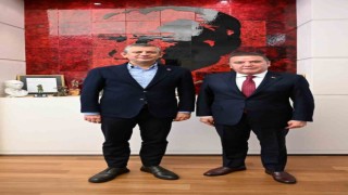 Başkan Böcek, Antalyadaki projeleri Özgür Özele anlattı
