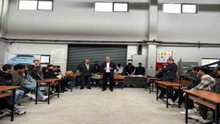 Başkan Elbi, otomotiv öğrencileri ile bir araya geldi