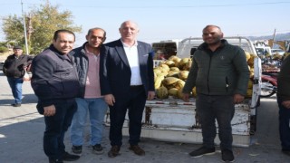 Başkan Kumral pazaryerinde esnaf ve vatandaşlarla Buluştu
