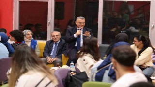 Başkan Kurnaz üniversite öğrencilerinin sorularını yanıtladı
