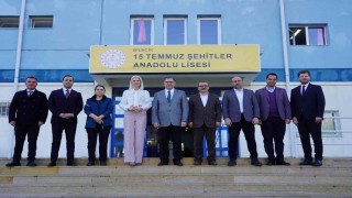 Başkan Subaşı öğretmenleri ziyaret ederek hediyelerini verdi