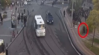 Batmanda bir annenin oğlunu terör yandaşlarının arasından çekip aldığı anlar kameraya yansıdı
