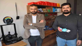 Batmanda dağ eteğindeki lisede üç boyutlu baskıyla protez el yapıldı