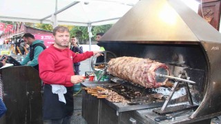 Batmanda gastronomi festivalinde Erzurum çağ kebabına yoğun ilgi