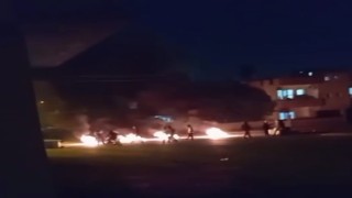 Batmanda terör yandaşları sokaklarda ateş yakarak iş yerlerini yağmaladı