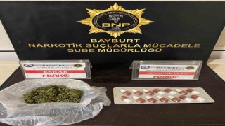 Bayburtta şüpheli hareketler sergileyen 2 şahısın üzerinden uyuşturucu madde çıktı