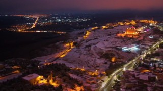 Beyaza bürünen Mardin, gece havadan görüntülendi