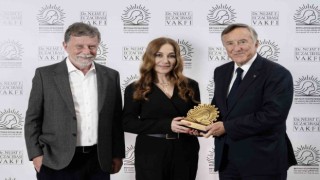 Beyhan Eczacıbaşı İlkgençlik Edebiyatı Yılın Kadın Yazarı Ödülü, Meral Karamuk Uğurşanın oldu