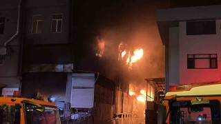 Beylikdüzünde korkutan fabrika yangını: Patlamalar peş peşe geldi