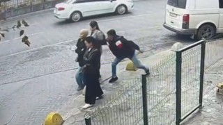 Beyoğlunda Türkmenistanlı kadın turiste kapkaç kamerada