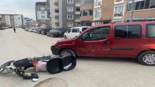 Bilecikte hafifi ticari araç ile motosikletin çarpışması sonucu 1 kişi yaralandı