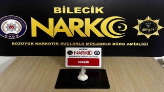 Bilecikte şüpheli araç içinde bulunan şahısların üzerinden kokain çıktı