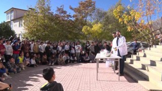 Bilim Merkezi Arıcakta öğrencilerle deneyler gerçekleştirdi