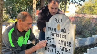 Bir Dönemin Efsane Oyuncuları Mezarı Başında Unutulmadı