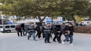 Bir kişinin öldüğü silahlı kavganın 4 şüphelisi adliyeye sevk edildi