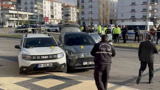 Bisikleti kaldırıp kaldırıma koydun kavgasında 1i polis 3 yaralı