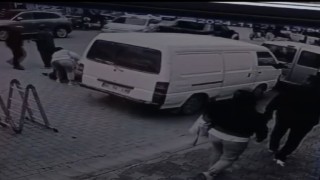 Bisikletlinin yaşlı kadına çarpması kamerada
