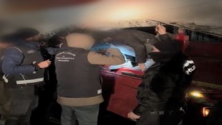 Bitliste tır dorsesinde 24 kaçak göçmen yakalandı