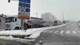 Bolu Dağında kar yağışı etkili oluyor: Kar kalınlığı 40 santimetreyi aştı