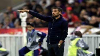 Bronckhorst, değişikler için son yarım saati tercih ediyor