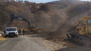 Bünyanda yol çöktü