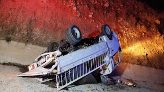 Burdurda otomobilin arkadan çarptığı kamyonet devrildi: 1 yaralı